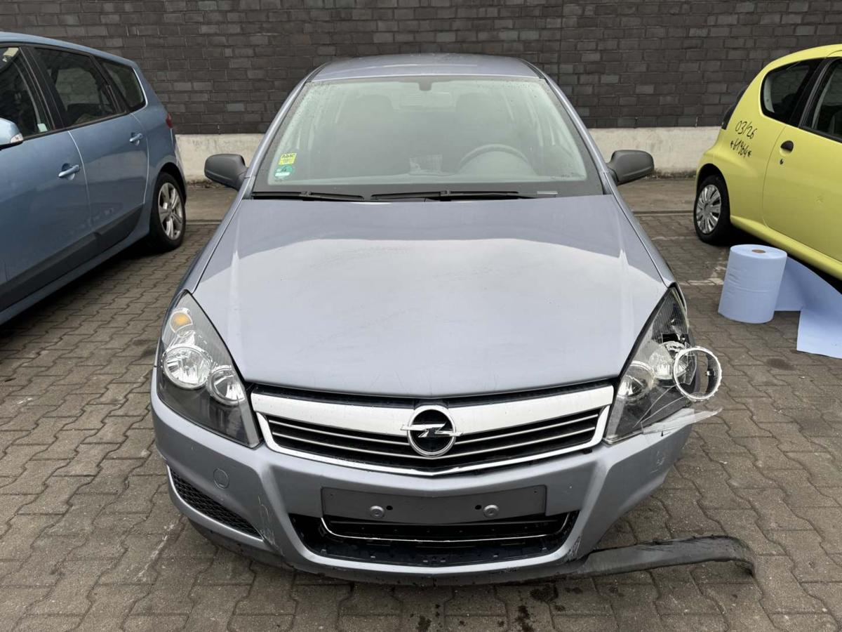 Opel Astra H original Heckklappe mit Heckscheibe Z163 Lichtsilber Flie&szlig;heck Bj.2009